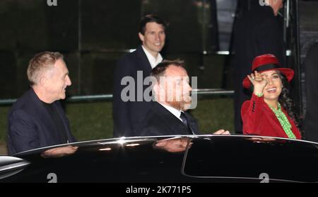 (À gauche) PDG de Kering Group, François-Henri Pinault et sa femme actrice Salma Hayek (R) Banque D'Images