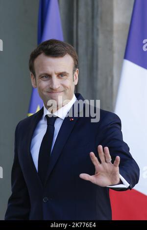 Le président français Emmanuel Macron revient à l'Elysée Palace après la réunion de haut niveau sur les défis du multilatéralisme avec le président chinois, la chancelière allemande et le président de la Commission européenne à Paris, en France. 26.03.2019 Banque D'Images