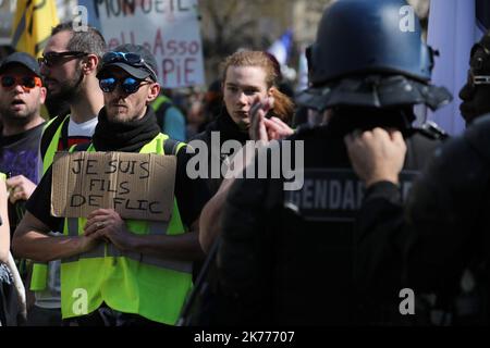 Manifestation dans le cadre d'un samedi consécutif de 20th manifestations organisées par le mouvement des gilets jaunes (gilets jaunes) sur 30 mars 2019. Banque D'Images