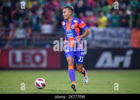 Bangkok, Thaïlande. 16th octobre 2022. Kevin Deeromram de Port FC en action pendant le match de la Thai Premier League 2022 entre Port FC et Lampang FC au PAT Stadium.final score; Port FC 2:1 Lampang FC (photo par Amphol Thongmueangluang/SOPA Images/Sipa USA) Credit: SIPA USA/Alay Live News Banque D'Images