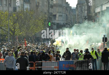 Manifestation dans le cadre d'un samedi consécutif de 20th manifestations organisées par le mouvement des gilets jaunes (gilets jaunes) sur 30 mars 2019. Banque D'Images