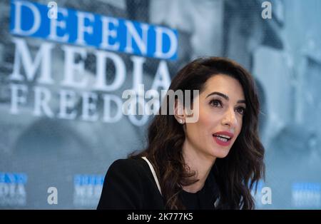 Amal Clooney, épouse de George Cloney, participe à une conférence de presse organisée au Novotel Dinard (Ille-et-Vilaine) pour défendre la liberté. De la presse aux côtés du ministre des Affaires étrangères Jeremy Hunt et du ministre canadien des Affaires étrangères Chrystia Freeland. A Dinard sur 5 avril 2019 en marge de la réunion préparatoire au sommet des chefs d'Etat et de gouvernement des G7 de Biarritz. Banque D'Images