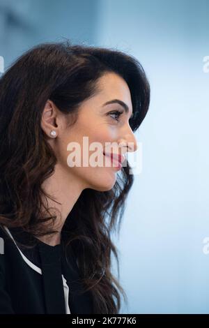 Amal Clooney, épouse de George Cloney, participe à une conférence de presse organisée au Novotel Dinard (Ille-et-Vilaine) pour défendre la liberté. De la presse aux côtés du ministre des Affaires étrangères Jeremy Hunt et du ministre canadien des Affaires étrangères Chrystia Freeland. A Dinard sur 5 avril 2019 en marge de la réunion préparatoire au sommet des chefs d'Etat et de gouvernement des G7 de Biarritz. Banque D'Images