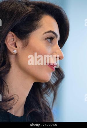 Amal Clooney, épouse de George Cloney, participe à une conférence de presse organisée au Novotel Dinard (Ille-et-Vilaine) pour défendre la liberté. De la presse aux côtés du ministre des Affaires étrangères Jeremy Hunt et du ministre canadien des Affaires étrangères Chrystia Freeland. A Dinard sur 5 avril 2019 en marge de la réunion préparatoire au sommet des chefs d'Etat et de gouvernement des G7 de Biarritz. Banque D'Images