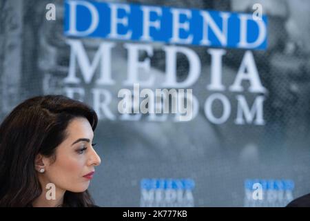 Amal Clooney, épouse de George Cloney, participe à une conférence de presse organisée au Novotel Dinard (Ille-et-Vilaine) pour défendre la liberté. De la presse aux côtés du ministre des Affaires étrangères Jeremy Hunt et du ministre canadien des Affaires étrangères Chrystia Freeland. A Dinard sur 5 avril 2019 en marge de la réunion préparatoire au sommet des chefs d'Etat et de gouvernement des G7 de Biarritz. Banque D'Images