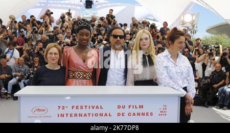 (G-D) les membres du jury, Kelly Reichardt, Maimouna n'Diaye, Président du jury, le réalisateur mexicain Alejandro Gonzalez Inarritu, elle Fanning et Alice Rohrwacher posent pendant la séance photo du jury au Festival annuel du film de Cannes 72nd, à Cannes, en France, du 14 au 24 mai 2019. Le festival se déroule du 14 au 25 mai. Festival annuel du film de Cannes 71st à Cannes, France, mai 2018. Le festival du film se déroulera du 8 au 19 mai. Banque D'Images