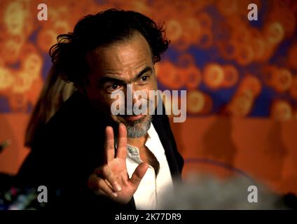 Directeur mexicain et président du jury du Festival de Cannes Alejandro Gonzalez Inarritu gestes lors de la conférence de presse du jury de l'édition 72nd du Festival de Cannes à Cannes, dans le sud de la France, à l'occasion du Festival annuel de Cannes de 14 mai 2019 71st à Cannes, en France, mai 2018. Le festival du film se déroulera du 8 au 19 mai. Banque D'Images