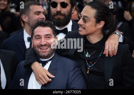 Romain Gavras entouré des mémoires du collectif Kourtrajme avec Mouloud Hachour et Kim Chapiron Banque D'Images