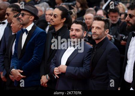 Romain Gavras entouré des mémoires du collectif Kourtrajme avec Mathieu Kassovitz , Mouloud Hachour et Kim Chapiron Banque D'Images