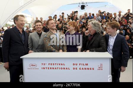 Martin Giles, Richard Madden, Taron Egerton, Bryce Dallas Howard, producteur Adam Bohling, Dexter Fletcher et Kit Connor posent pendant le photocall pour 'Rocketman' au Festival annuel du film de Cannes 72nd, à Cannes Banque D'Images