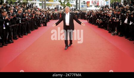 ©PHOTOPQR/NICE MATIN ; l'acteur français Alain Delon reçoit un Palme d'Or honoraire à côté de sa fille Anouchka Delon lors de l'édition 72nd du Festival de Cannes, dans le sud de la France, sur 19 mai 2019. Banque D'Images