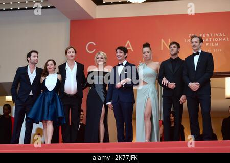 Arthur Harari, Laure Calamy, Justine Triet, Virginie Efira, Niels Schneider, Adele Exarchopoulos, Gaspard Ulliel et Paul Hamy assistent à la projection de Sibyl lors du Festival annuel du film de Cannes 72nd sur 24 mai 2019 à Cannes, France. Banque D'Images