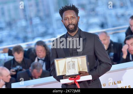 Le Directeur Ladj Ly prend la parole après avoir reçu le Prix du jury lors de la cérémonie de clôture du Festival annuel du film de Cannes 72nd sur 25 mai 2019 à Cannes, France. Banque D'Images