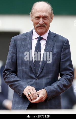 L'ancien joueur de tennis américain Stan Smith lors du match des célibataires de son homme contre Dominic Thiem d'Autriche le jour 15 de l'Open de France 2019 à Roland Garros à Paris, France. 09.06.2019 Banque D'Images