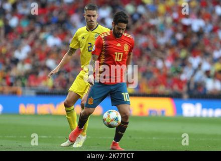 Isco d'Espagne et Mikael Lustig de Suède lors du match de football du Groupe F d'homologation de l'UEFA Euro 2020 entre l'Espagne et la Suède sur 10 juin 2019 au stade Santiago Bernabeu de Madrid, Espagne - photo Laurent Lairys / MAXPPP Banque D'Images