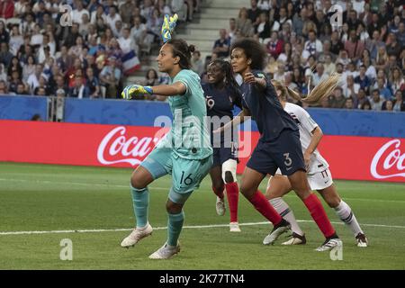 ©ERIC BALEDENT/MAXPPP - coupe du monde - Equipe de France féminine contre Equipe de Norvège féminine - 12/06/2019 2019, phase finale - (c) 2019 Baledent/Maxppp Sarah Bouhadi (France, gardienne de but, club : Olympique Lyonnais) Wendie Thérard Renséonnaise, Lysénére (France) Banque D'Images