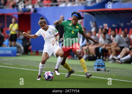 Nikita Parris en Angleterre (à gauche) et Yvonne Leuko au Cameroun Banque D'Images