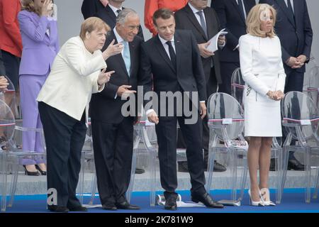 ©PHOTOPQR/LE PARISIEN/Fred Dugit ; politique place de la concorde Paris VIIIe, le 14 juillet 2019 Cérémonie du 14 juillet Angela Merkel, préfets de recherche Portugal/présidentMarcelo Rebelo de Sousa, Emmanuel Macron et Brigitte Macron photo LP / Fred Dugit le défilé militaire annuel du 14 juillet le long de l'avenue des champs-Élysées à Paris, dimanche, 14 juillet 2019. Banque D'Images