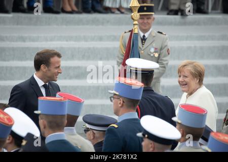 ©PHOTOPQR/LE PARISIEN/Fred Dugit ; politique place de la concorde Paris VIIIe, le 14 juillet 2019 Cérémonie du 14 juillet Emmanuel Macron et Angela Merkel photo LP / Fred Dugit défilé militaire annuel de la Bastille le dimanche, 14 juillet 2019 sur l'avenue des champs-Elysées à Paris. Banque D'Images