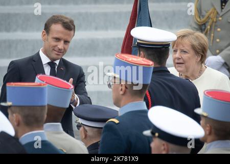 ©PHOTOPQR/LE PARISIEN/Fred Dugit ; politique place de la concorde Paris VIIIe, le 14 juillet 2019 Cérémonie du 14 juillet Emmanuel Macron et Angela Merkel photo LP / Fred Dugit défilé militaire annuel de la Bastille le dimanche, 14 juillet 2019 sur l'avenue des champs-Elysées à Paris. Banque D'Images