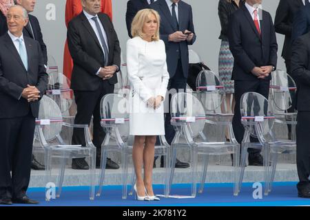 ©PHOTOPQR/LE PARISIEN/Fred Dugit ; politique place de la concorde Paris VIIIe, le 14 juillet 2019 Cérémonie du 14 juillet Brigitte Macron photo LP / Fred Dugit le défilé militaire annuel de la Bastille le long de l'avenue des champs-Elysées à Paris dimanche, 14 juillet 2019. Banque D'Images