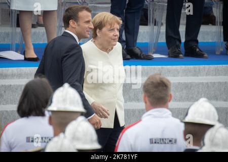 ©PHOTOPQR/LE PARISIEN/Fred Dugit ; politique place de la concorde Paris VIIIe, le 14 juillet 2019 Cérémonie du 14 juillet Emmanuel Macron et Angela Merkel photo LP / Fred Dugit défilé militaire annuel de la Bastille le dimanche, 14 juillet 2019 sur l'avenue des champs-Elysées à Paris. Banque D'Images