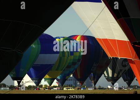 Le record du monde de 456 ballons en ligne n'a pas été battu mais l'aérostation biennale détient toujours ce record du monde suivi d'un vol de masse pendant le 30th anniversaire des Grands ballons aériens du monde de l'est 2019 le plus grand rassemblement de ballons dans le monde. Banque D'Images