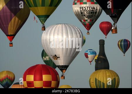 Le record du monde de 456 ballons en ligne n'a pas été battu mais l'aérostation biennale détient toujours ce record du monde suivi d'un vol de masse pendant le 30th anniversaire des Grands ballons aériens du monde de l'est 2019 le plus grand rassemblement de ballons dans le monde. Banque D'Images