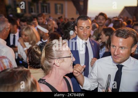 Le président français Emmanuel Macron lors d'une cérémonie marquant le 75th anniversaire du débarquement allié en Provence pendant la Seconde Guerre mondiale qui a permis de libérer le sud de la France, sur 17 août 2019 à Bormes-les-Mimosas. Banque D'Images