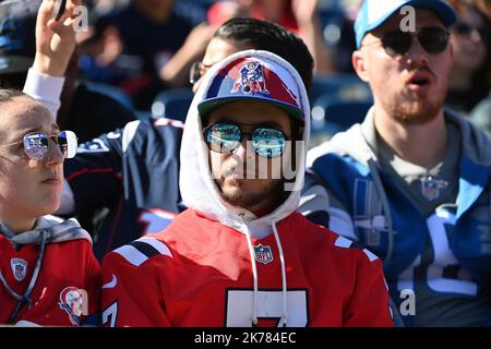 Foxborough, Massachusetts, États-Unis. 9th octobre 2022. Massachusetts, États-Unis; Un des Patriots de la Nouvelle-Angleterre fan dans les stands pendant la première moitié d'un match contre les Detroit Lions au stade Gillette, à Foxborough, Massachusetts. Eric Canha/CSM/Alamy Live News Banque D'Images