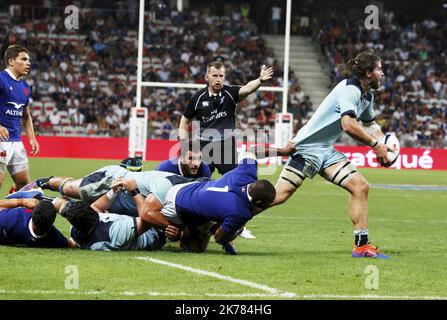 premier match de préparation à la coupe du monde de rugby de l'équipe de france contre l'écosse au stade allianz riviera. Papier Philippe BERSIA France Ecosse rugby à préparer la coupe du monde Banque D'Images