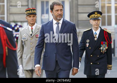 Le ministre français de l'intérieur, Christophe Castaner, participe à une cérémonie marquant le 75th anniversaire de la libération de Paris pendant la Seconde Guerre mondiale, à 20 août 2019, dans les quartiers d'honneur de la police parisienne. Banque D'Images