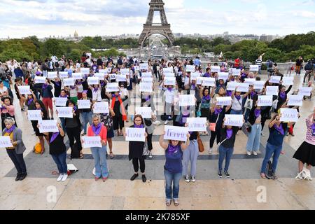 Une centaine de militants manifestent contre l'inaction du gouvernement suite au féminisme de 100th en France en 2019. Place du trocadéro Julien Mattia / le Pictorium/MAXPPP - Julien Mattia / le Pictorium - 01/09/2019 - France / Ile-de-France / Paris - une centaurée d'activités manifeste contre l'inaction du gouvernement suite au 100eme féminisme en France en 2019. Place du trocadéro / 01/09/2019 - France / Ile-de-France (région) / Paris - Une centaine de militants manifestent contre l'inaction du gouvernement suite au féminisme de 100th en France en 2019. Place du trocadéro Banque D'Images