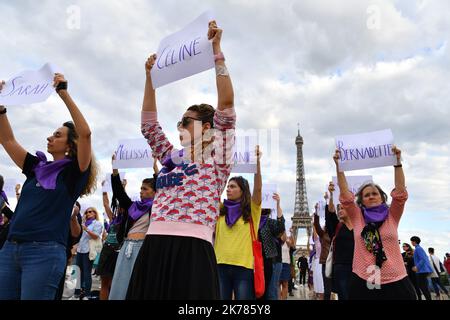 Une centaine de militants manifestent contre l'inaction du gouvernement suite au féminisme de 100th en France en 2019. Place du trocadéro Julien Mattia / le Pictorium/MAXPPP - Julien Mattia / le Pictorium - 01/09/2019 - France / Ile-de-France / Paris - une centaurée d'activités manifeste contre l'inaction du gouvernement suite au 100eme féminisme en France en 2019. Place du trocadéro / 01/09/2019 - France / Ile-de-France (région) / Paris - Une centaine de militants manifestent contre l'inaction du gouvernement suite au féminisme de 100th en France en 2019. Place du trocadéro Banque D'Images