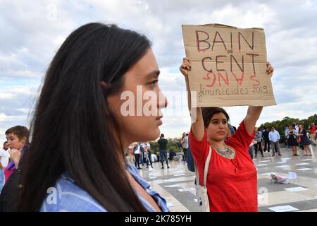 Une centaine de militants manifestent contre l'inaction du gouvernement suite au féminisme de 100th en France en 2019. Place du trocadéro Julien Mattia / le Pictorium/MAXPPP - Julien Mattia / le Pictorium - 01/09/2019 - France / Ile-de-France / Paris - une centaurée d'activités manifeste contre l'inaction du gouvernement suite au 100eme féminisme en France en 2019. Place du trocadéro / 01/09/2019 - France / Ile-de-France (région) / Paris - Une centaine de militants manifestent contre l'inaction du gouvernement suite au féminisme de 100th en France en 2019. Place du trocadéro Banque D'Images