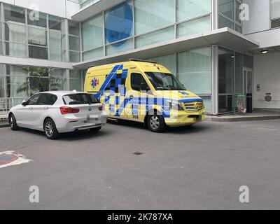 L'ambulance qui transportait l'ancien champion de F1 Michael Schumacher à l'hôpital Georges Pompidou de Paris. *** CONTENU EXCLUSIF - CETTE IMAGE PEUT ÊTRE EN DEHORS DE VOTRE CONTRAT - VEUILLEZ CONTACTER VOTRE RESPONSABLE DE COMPTE AVANT UTILISATION. ***** Banque D'Images