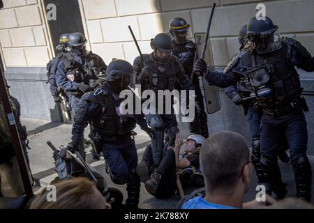 La manifestation climatique a été rejointe par le mouvement des gilets jaunes et des blocs noirs. Des affrontements se sont produits tout au long de la journée. Banque D'Images