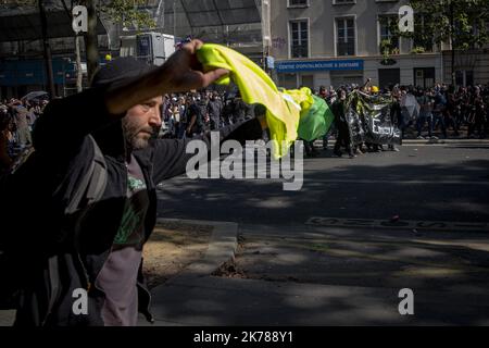 La manifestation climatique a été rejointe par le mouvement des gilets jaunes et des blocs noirs. Des affrontements se sont produits tout au long de la journée. Banque D'Images