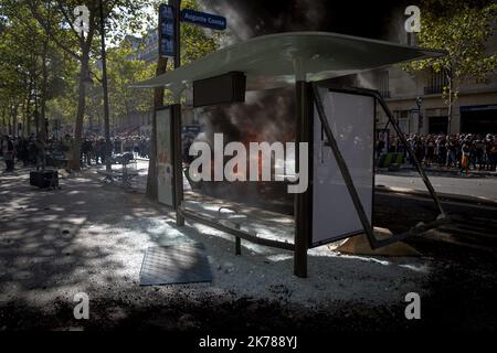 La manifestation climatique a été rejointe par le mouvement des gilets jaunes et des blocs noirs. Des affrontements se sont produits tout au long de la journée. Banque D'Images