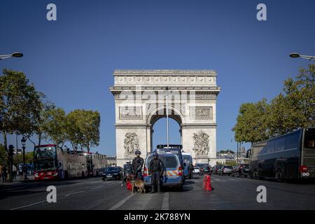La manifestation climatique a été rejointe par le mouvement des gilets jaunes et des blocs noirs. Des affrontements se sont produits tout au long de la journée. Banque D'Images