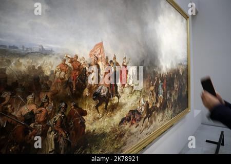 Lens, France, septembre 24th 2019 - Musée du Louvre Lens POLOGNE, 1840 - 1918 PEINDRE L'ÂME D'Une NATION l'année 2019 marque le centenaire de la signature, le 3 septembre 1919, de l'accord entre la France et la Pologne sur "l'émigration et l'immigration". Elle a conduit à l'arrivée d'un grand nombre de travailleurs polonais en France, notamment dans la région minière du nord du pays. Banque D'Images