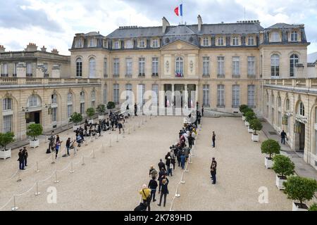 Les Français sont allés à l'Elysée ou un portrait et des cahiers de griefs étaient disponibles pour tous en hommage à Jacques Chirac à Paris sur 27 septembre 2019. Banque D'Images