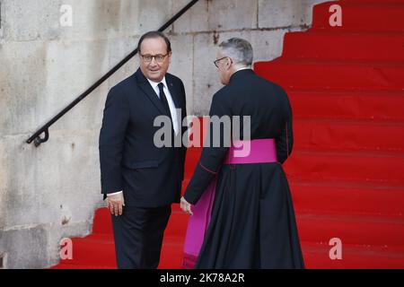 Sébastien Muylaert/MAXPPP - l'ancien président français François Hollande arrive pour assister à un service religieux pour l'ancien président français Jacques Chirac à l'Eglise Saint-Sulpice à Paris, France. . L'ancien président de la République française, Jacques Chirac, décédé à l'âge de 86 ans, est enterré aujourd'hui au cimetière Montparnasse de Paris. 30.09.2019 Banque D'Images