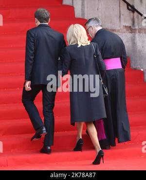 L'ancien président français Jacques Chirac funéraire à l'Eglise Saint-Sulpice à Paris (France) sur 30 septembre 2019, en photo : le président français Emmanuel Macron et sa femme Brigitte Macron sont à l'intérieur de l'église. Â© Pierre Teyssot / Maxppp Banque D'Images