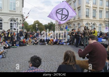 Extinction protestation de la rébellion l'extinction mouvement de la rébellion Belgique a lancé aujourd'hui à Bruxelles une action de désobéissance civile et d'occupation du jardin du roi. (zone interdite de manifestations), enfin c'est le lieu des palais qui seront occupés. Banque D'Images