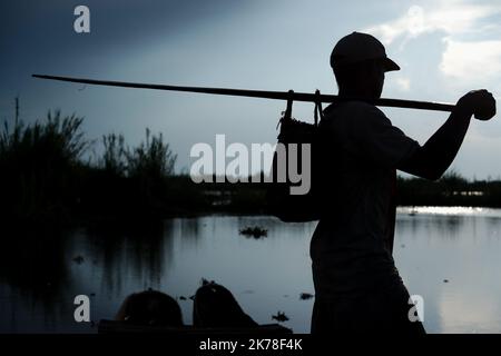 ©Arnaud de grave / le Pictorium/MAXPPP - Arnaud de grave / le Pictorium - 27/11/2015 - Madagascar / Alaotra-Mangoro - Pecheur. / 27/11/2015 - Madagascar / Alaotra-Mangoro - pêcheur. Banque D'Images