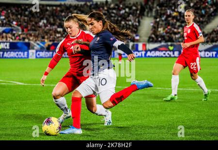 A BORDEAUX / AU MATMUT ATLANTIQUE / FOOTBALL FÉMININ / CHAMPIONNAT EUROPÉEN DE FEMMES 2021 / FRANCE / SERBIE / - 2019/11/09. Femme football Fnrace - Serbie Banque D'Images