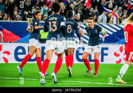 A BORDEAUX / AU MATMUT ATLANTIQUE / FOOTBALL FÉMININ / CHAMPIONNAT EUROPÉEN DE FEMMES 2021 / FRANCE / SERBIE / - 2019/11/09. Femme football Fnrace - Serbie Banque D'Images