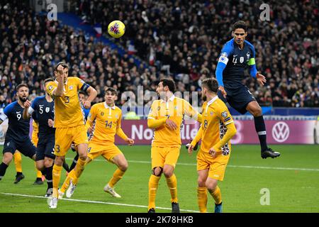 Varane Lors de FRANCE MOLDAVIE / EURO 2020 victoire de l'Equipe de France contre la Moldavie, le 14 novembre 2019, au Stade de France pour les qualifications de l'Euro 2020. / 2019 - France / Ile-de-France (région) / Paris - Varane pendant LA FRANCE MOLDAVIE / EURO 2020 victoire de l'équipe française contre la Moldavie, sur 14 novembre 2019, au Stade de France pour les qualifications de l'Euro 2020. Banque D'Images