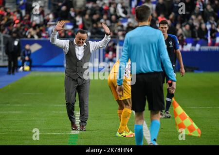 FRANCE MOLDAVIE / EURO 2020 l'entraîneur de la Moldavie, Envin Firat Lors de France Moldavie, le 14 novembre 2019, au Stade de France pour les qualifications de l'Euro 2020. / 2019 - France / Ile-de-France (région) / Paris - FRANCE MOLDAVIE / EURO 2020 l'entraîneur de Moldavie, Enmin Firat pendant France Moldavie, sur 14 novembre 2019, au Stade de France pour les qualifications de l'Euro 2020. Banque D'Images